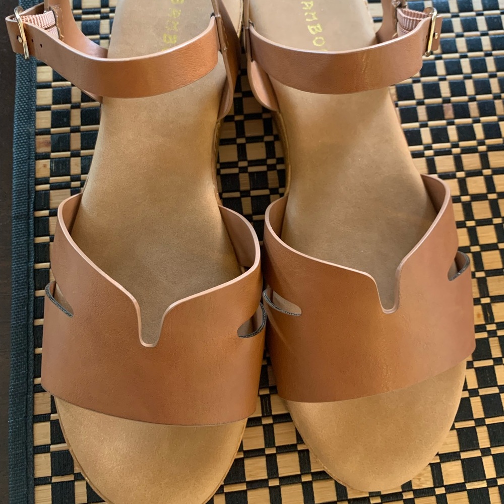 Very comfortable shoes for a women.